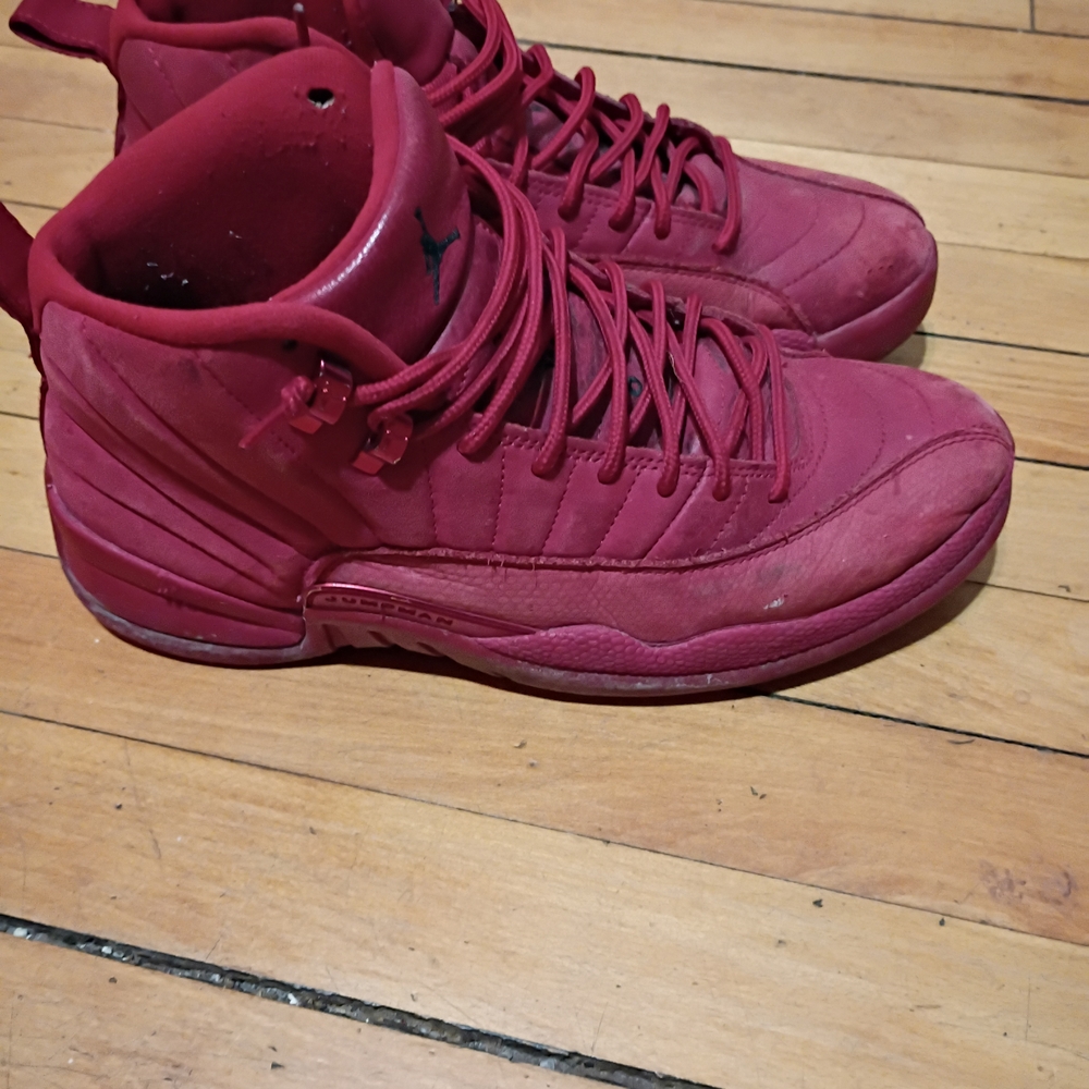 Nike Men's Burgundy Sneakers
